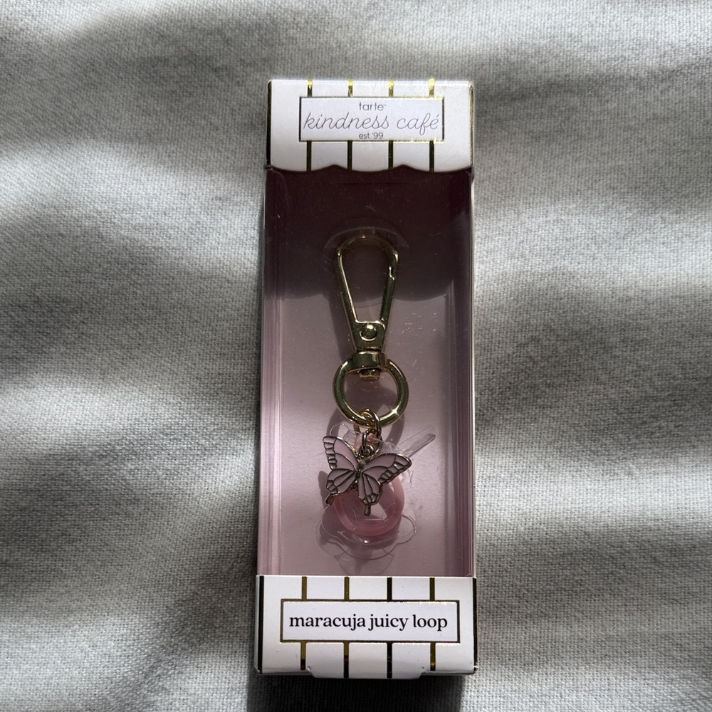 tarte pink butterfly maracuja juicy loop keychain with gold hardware ✨🦋